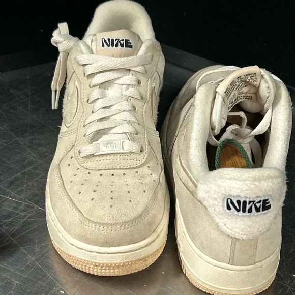 Nike Air Force 1 Size 9.5 Women - Picture 11 of 11